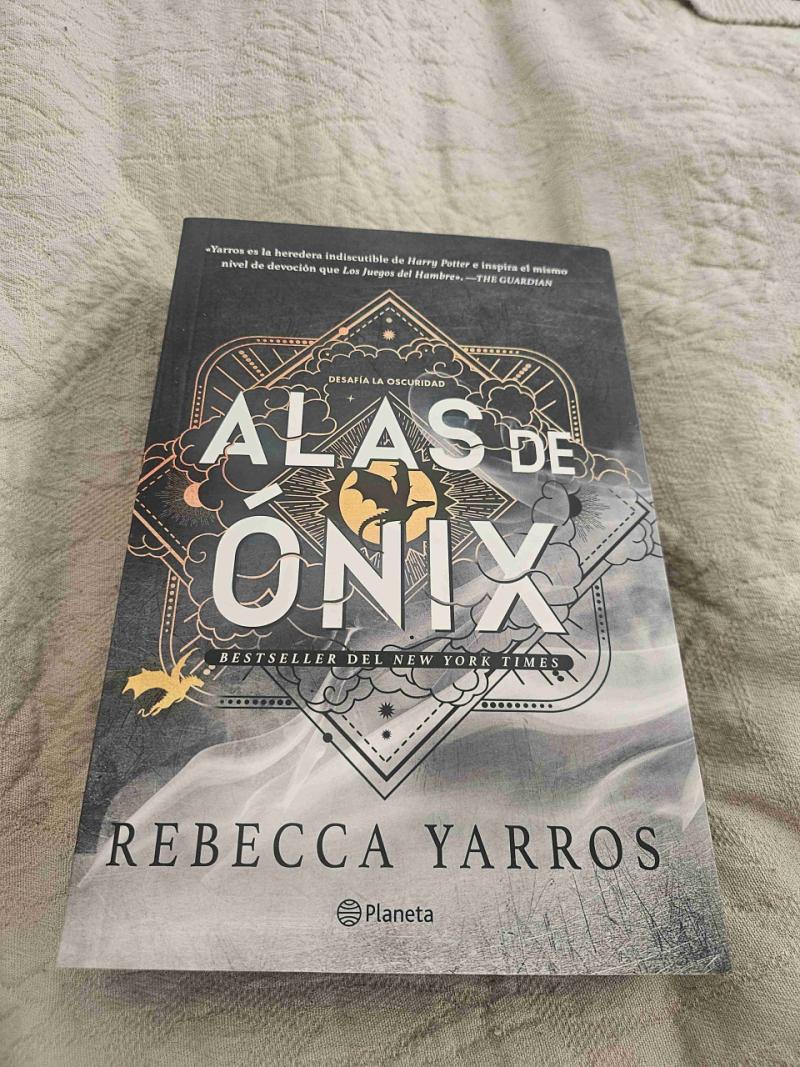 Libro 'Alas de Ónix' tapa blanda de Rebecca Yarros - 1