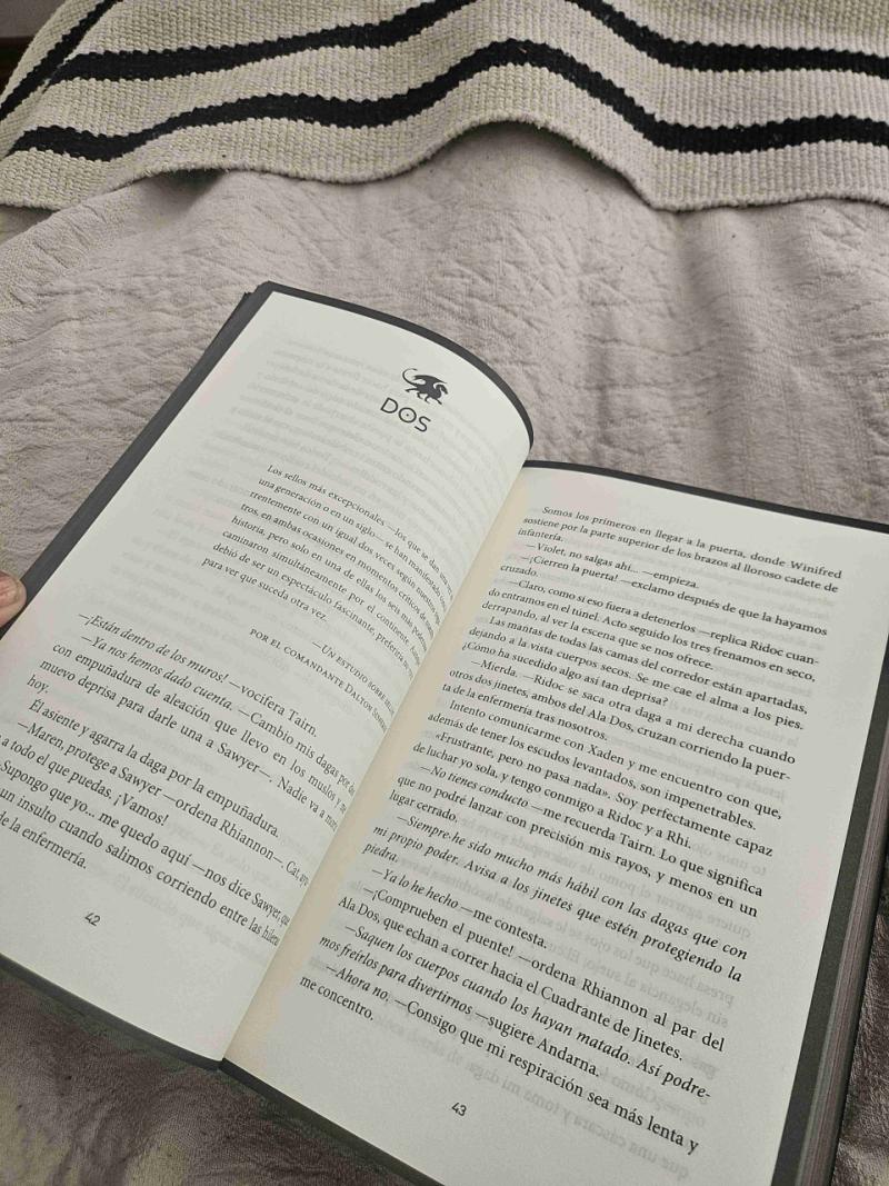 Libro 'Alas de Ónix' tapa blanda de Rebecca Yarros - 3