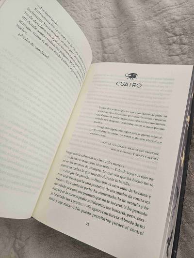 Libro Alas de Ónix, tapa dura, Rebecca Yarros - miniatura 4