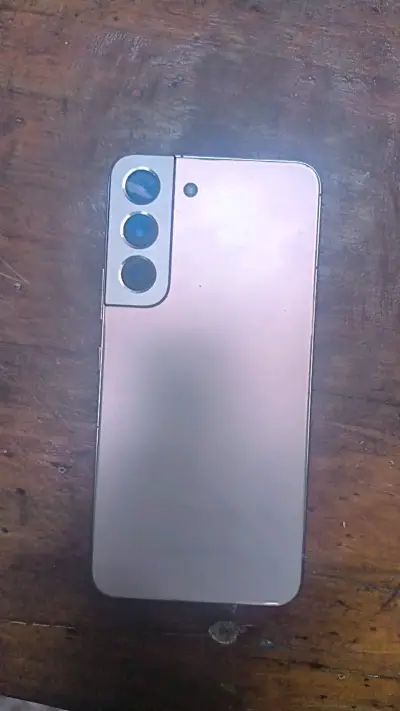 Galaxy s22 con pantalla rota - miniatura 2