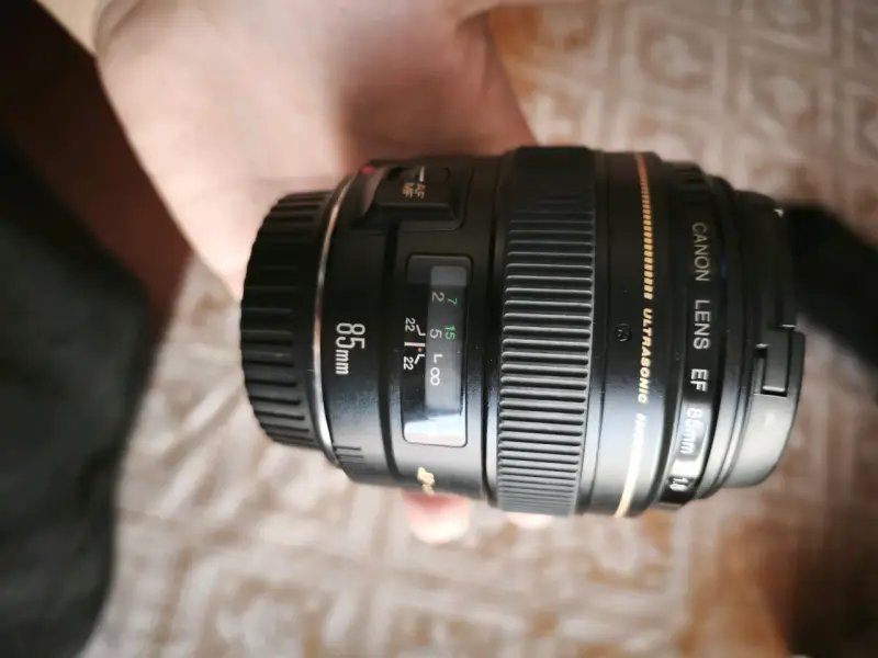 Lente Canon EF 85mm f/1.8 - 1