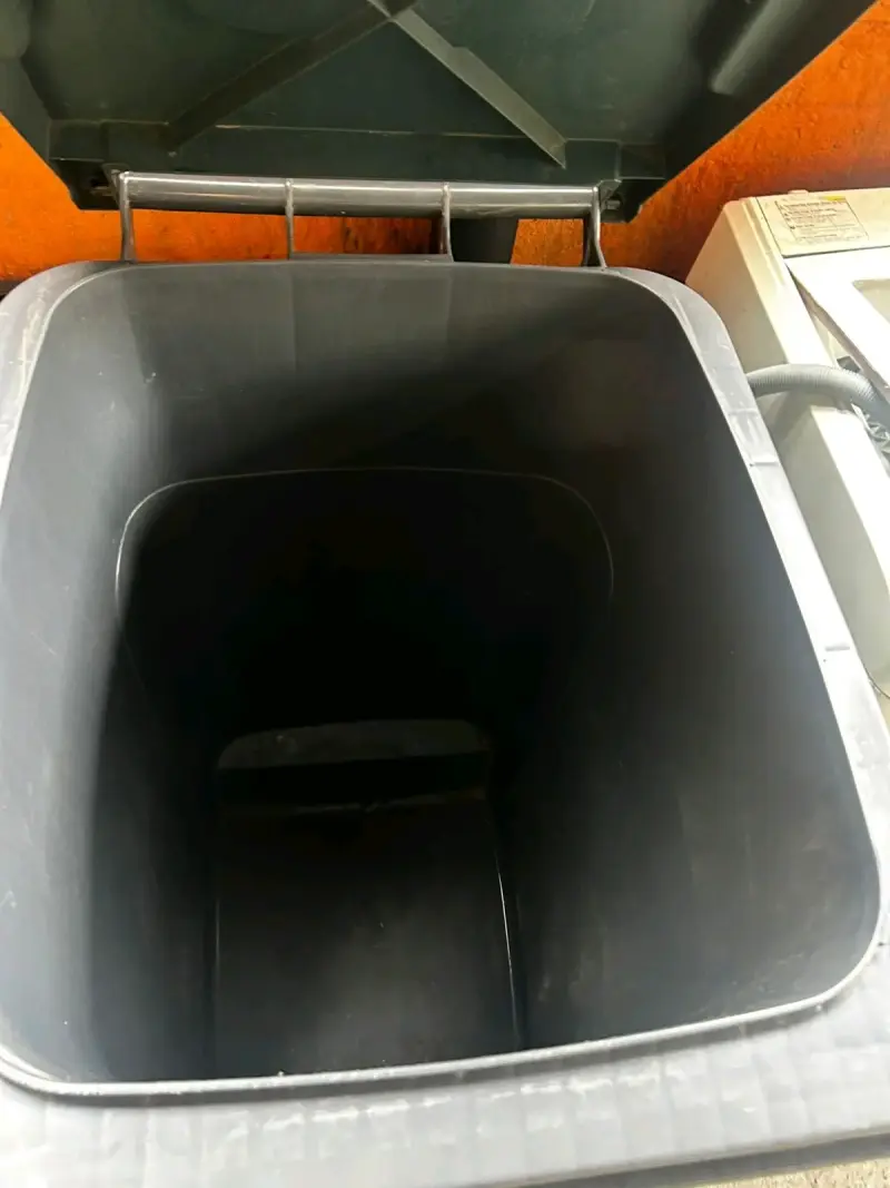 Contenedor de basura grande - 1