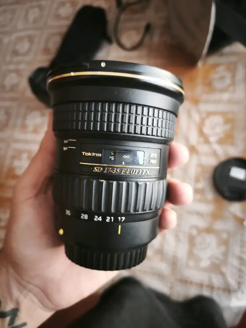 Lente Tokina 17-35mm F4 - 1