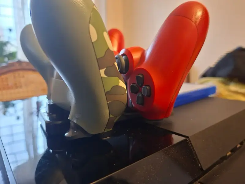 Consola PS4 con accesorios y 2 juegos - 3