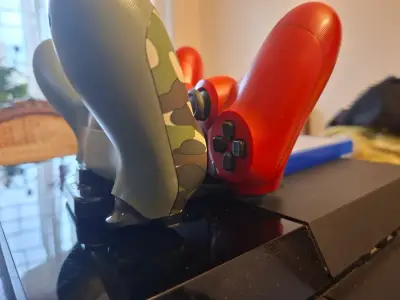 Consola PS4 con accesorios y 2 juegos - miniatura 3