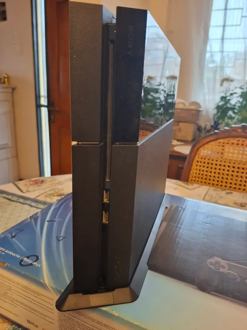 Consola PS4 con accesorios y 2 juegos - 4