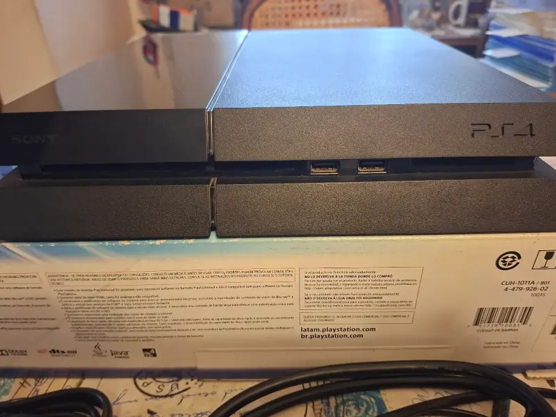 Consola PS4 con accesorios y 2 juegos - 5
