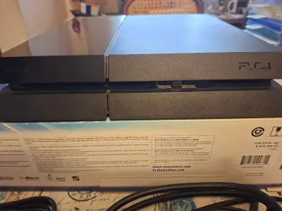 Consola PS4 con accesorios y 2 juegos - miniatura 5