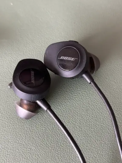 Auriculares Bose Soundsport con estuche - miniatura 2