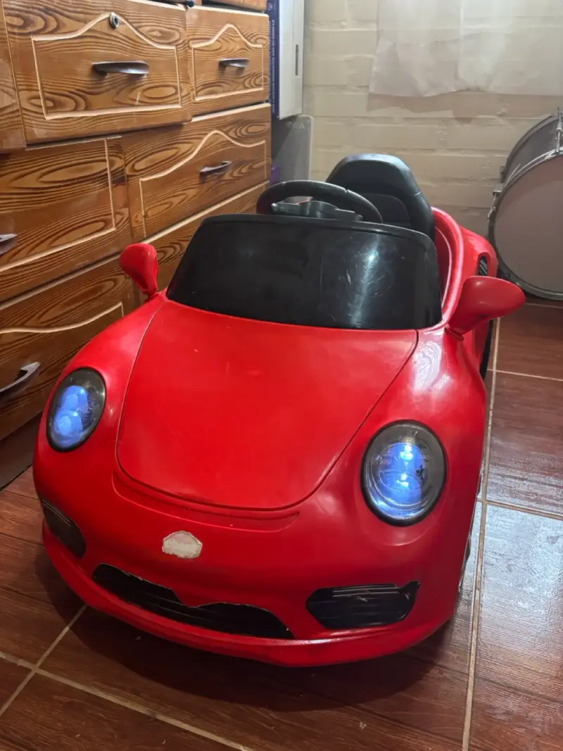 Auto eléctrico infantil rojo - 1