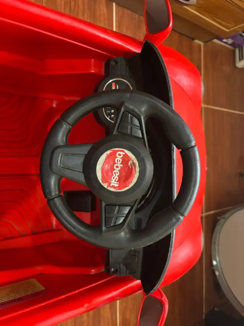 Auto eléctrico infantil rojo - 3