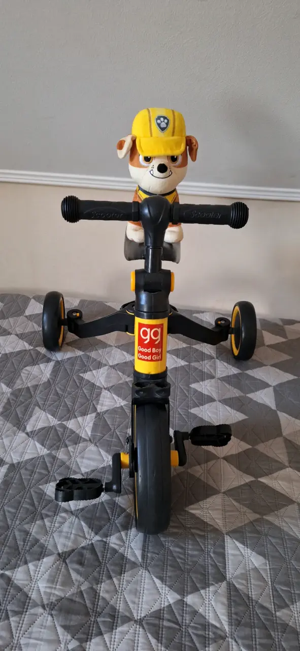 Triciclo infantil amarillo y negro - 1