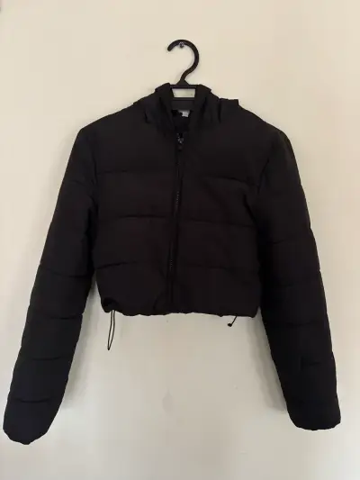 Parka corta negra con capucha - miniatura 1