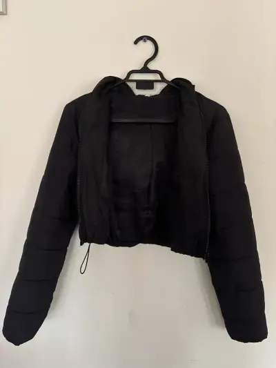 Parka corta negra con capucha - miniatura 2