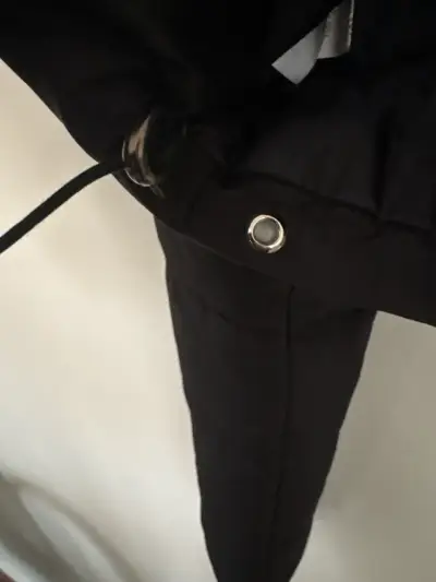 Parka corta negra con capucha - miniatura 4