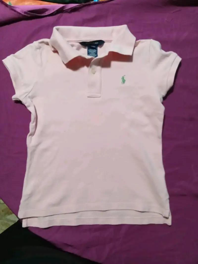 Polo rosa con logo bordado