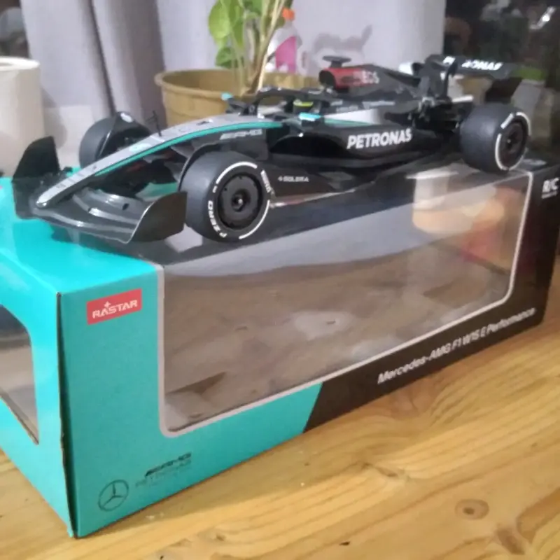 Auto a control remoto Rastar - 1