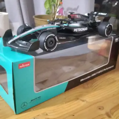 Auto a control remoto Rastar - miniatura 1
