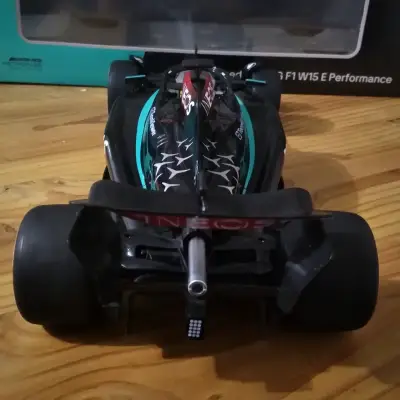 Auto a control remoto Rastar - miniatura 2
