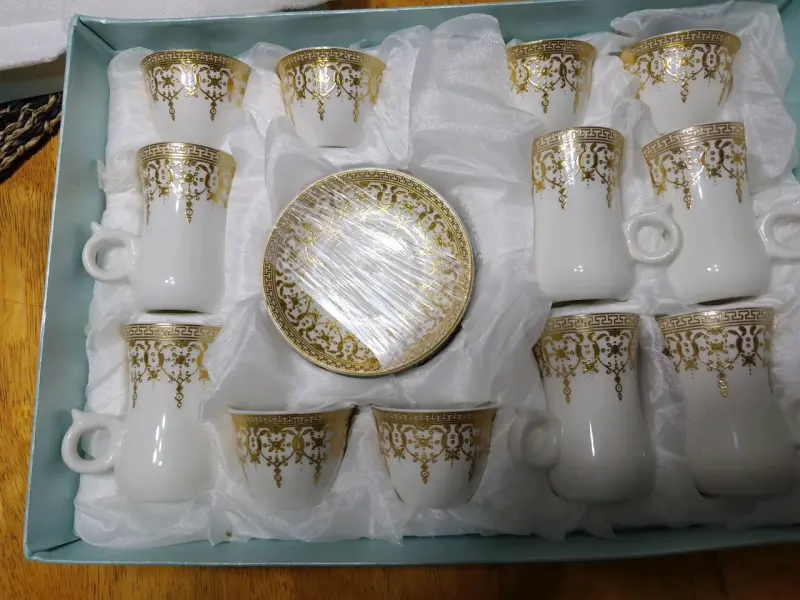 Juego de tazas turcas  con borde dorado - 1