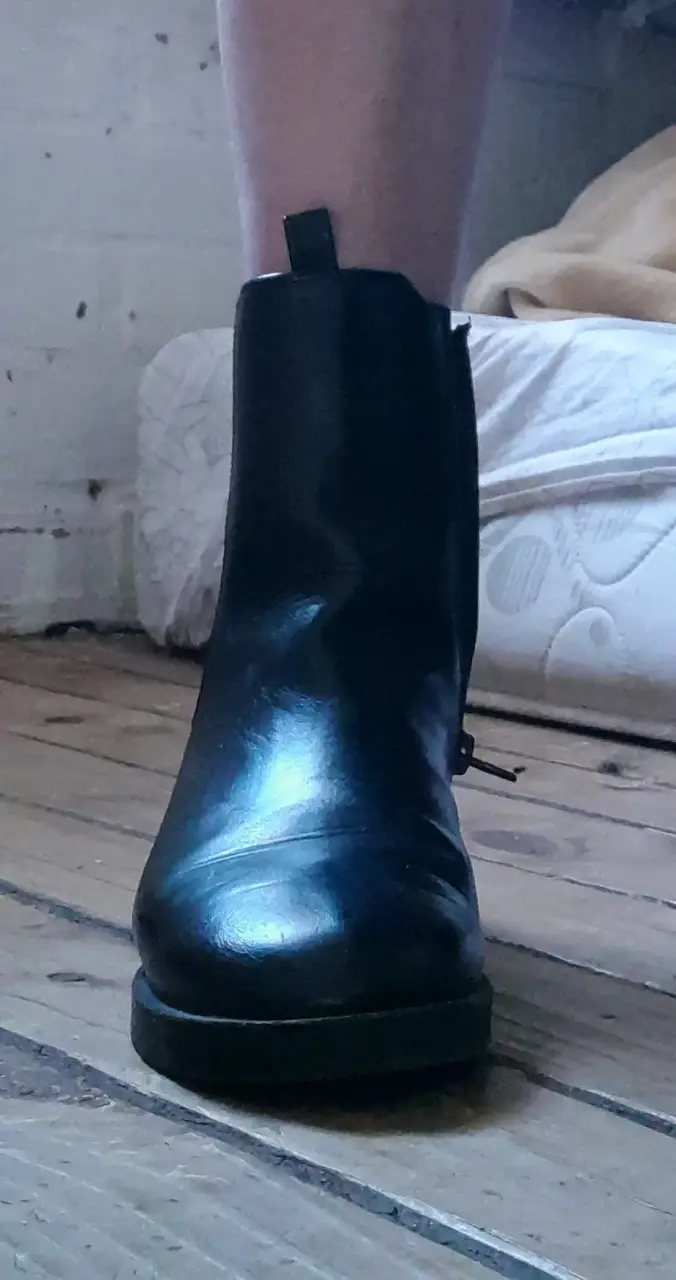 Botines negros con tachas - 2