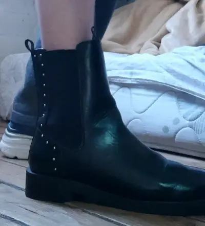 Botines negros con tachas - miniatura 3