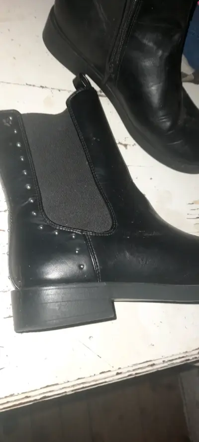 Botines negros con tachas - miniatura 5