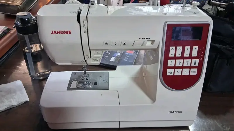 Máquina de coser Janome DM7200 - 1