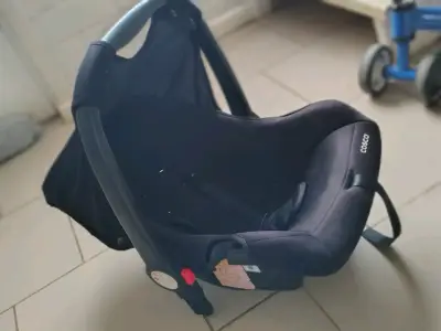 Coche y porta bebé Cosco negro - miniatura 2