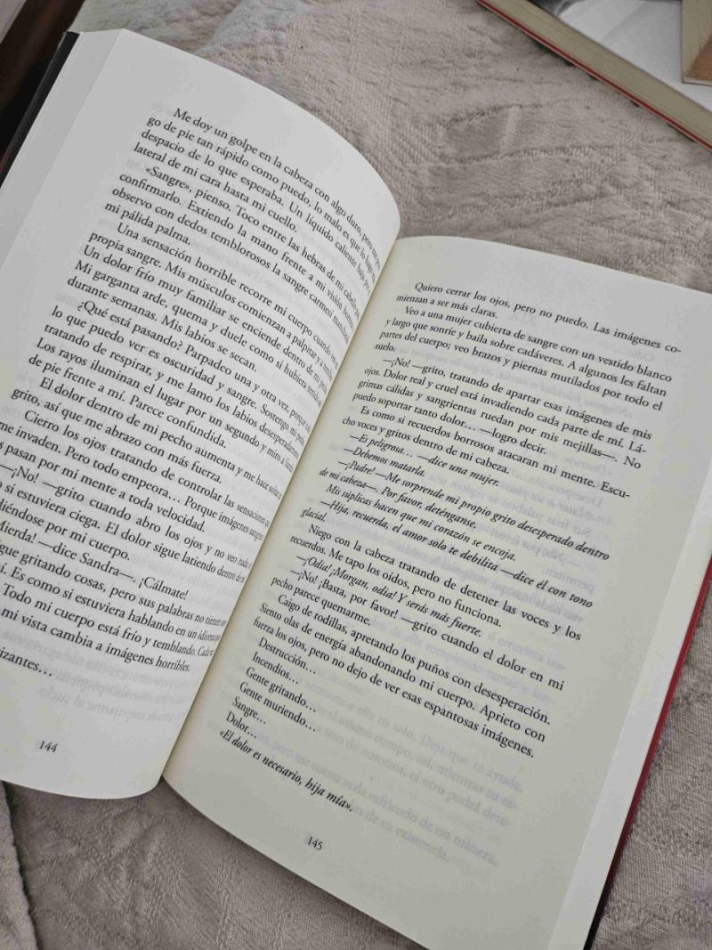 Libro 'La Revelación' de Ariana Godoy - 3