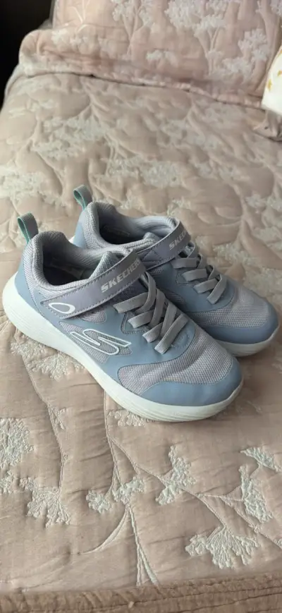 Zapatillas n 30 deportivas lila  Sketchers niña - miniatura 1