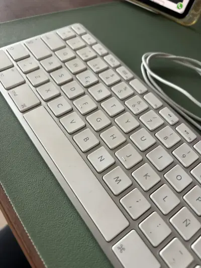 Teclado Apple USB numérico con cable - miniatura 1