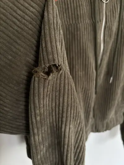 Chaqueta con capucha verde olivo - miniatura 4