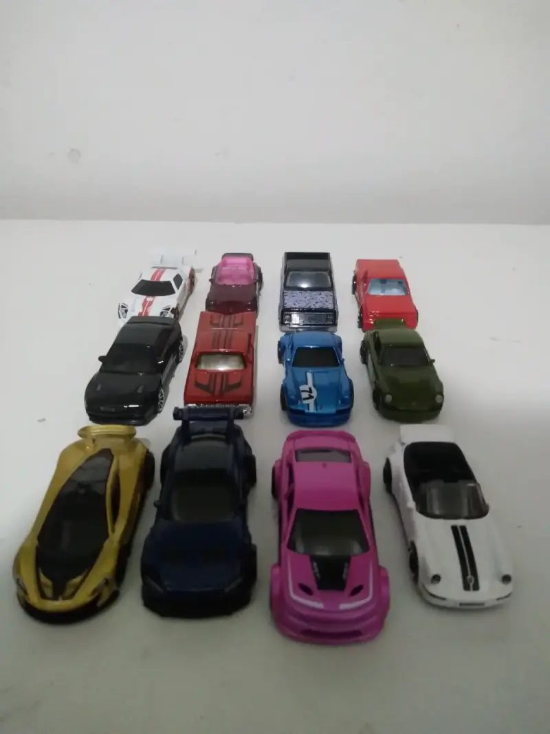 Colección de autos de juguete - 1