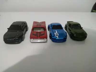 Colección de autos de juguete - miniatura 3