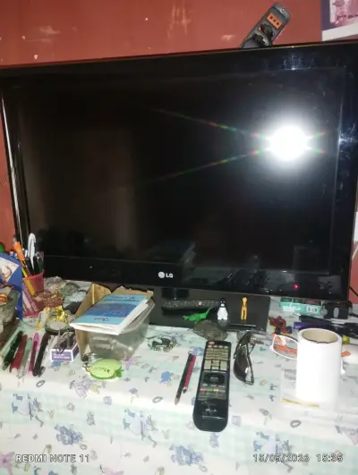 Televisor LG pantalla plana 32 pulgadas - miniatura 1