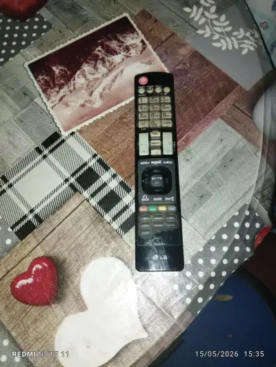 Televisor LG pantalla plana 32 pulgadas - miniatura 3