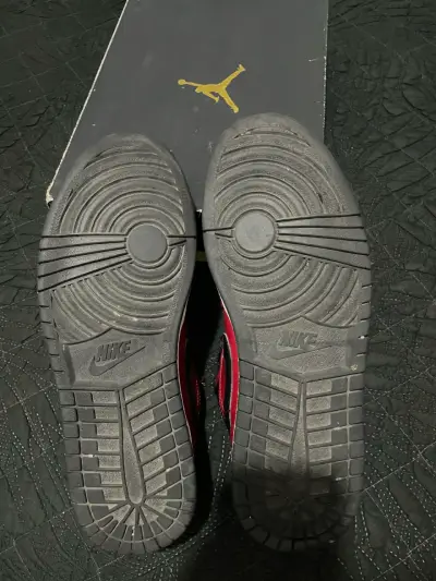 Zapatillas Air Jordan 1 rojas - miniatura 3