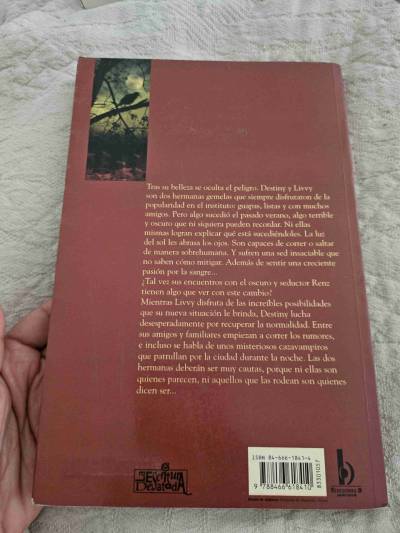 Libro 'Unas chicas peligrosas' de R. L. Stine - miniatura 2
