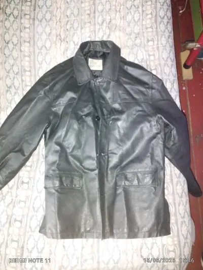 Chaqueta de cuero negra - miniatura 1