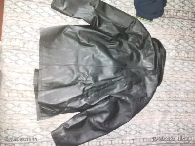 Chaqueta de cuero negra - miniatura 3