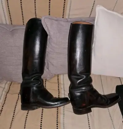 Botas de cuero negras altas - miniatura 1