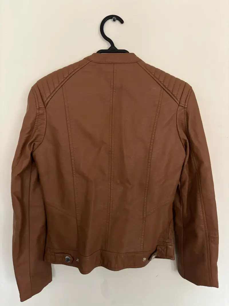 Chaqueta café de cuero sintético - 2