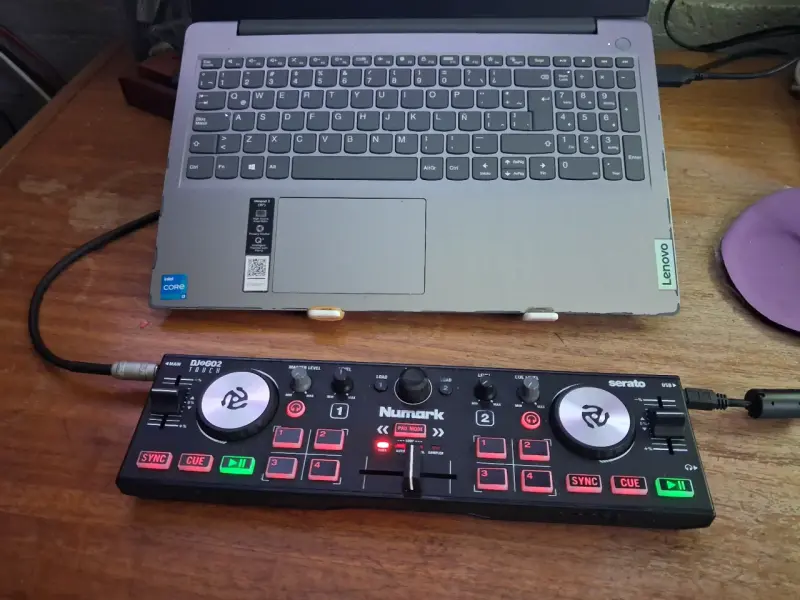 Controlador DJ Numark Touch - 1