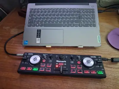 Controlador DJ Numark Touch - miniatura 1