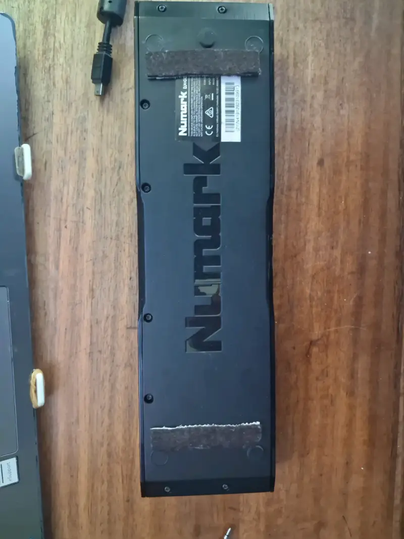 Controlador DJ Numark Touch - 4