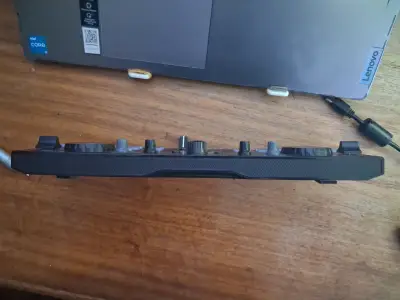 Controlador DJ Numark Touch - miniatura 6