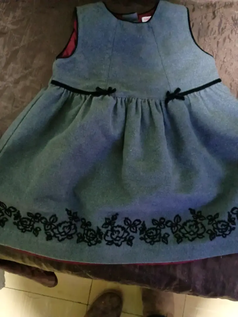 Vestido infantil gris con bordado - 1