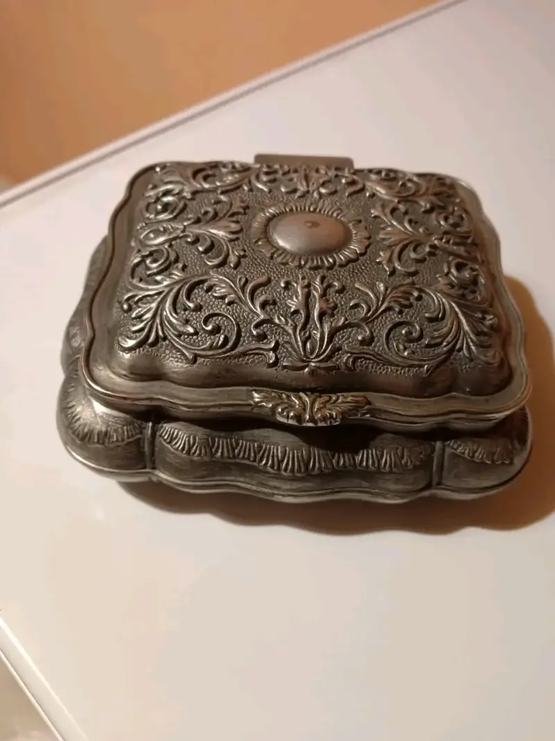 Caja decorativa metálica antigua - 3