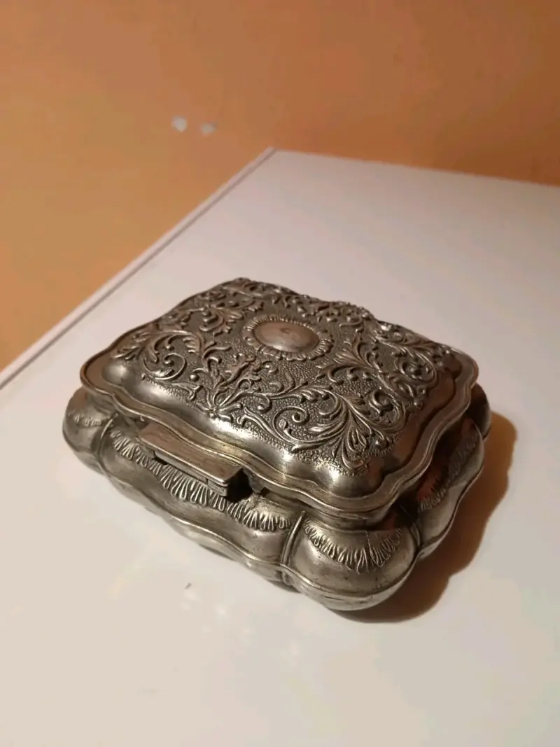 Caja decorativa metálica antigua - 4
